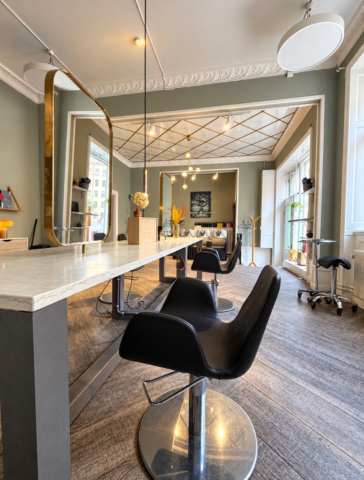 Interiör i salongen Hairtastic & Friends på Torsgatan i Stockholm